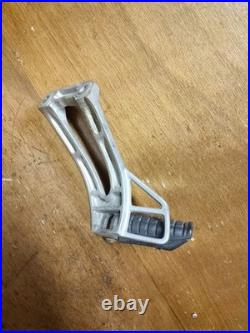 Platine Repose Pied Arrière Droite Honda 750 Africa Twin Rd07 Rd07a